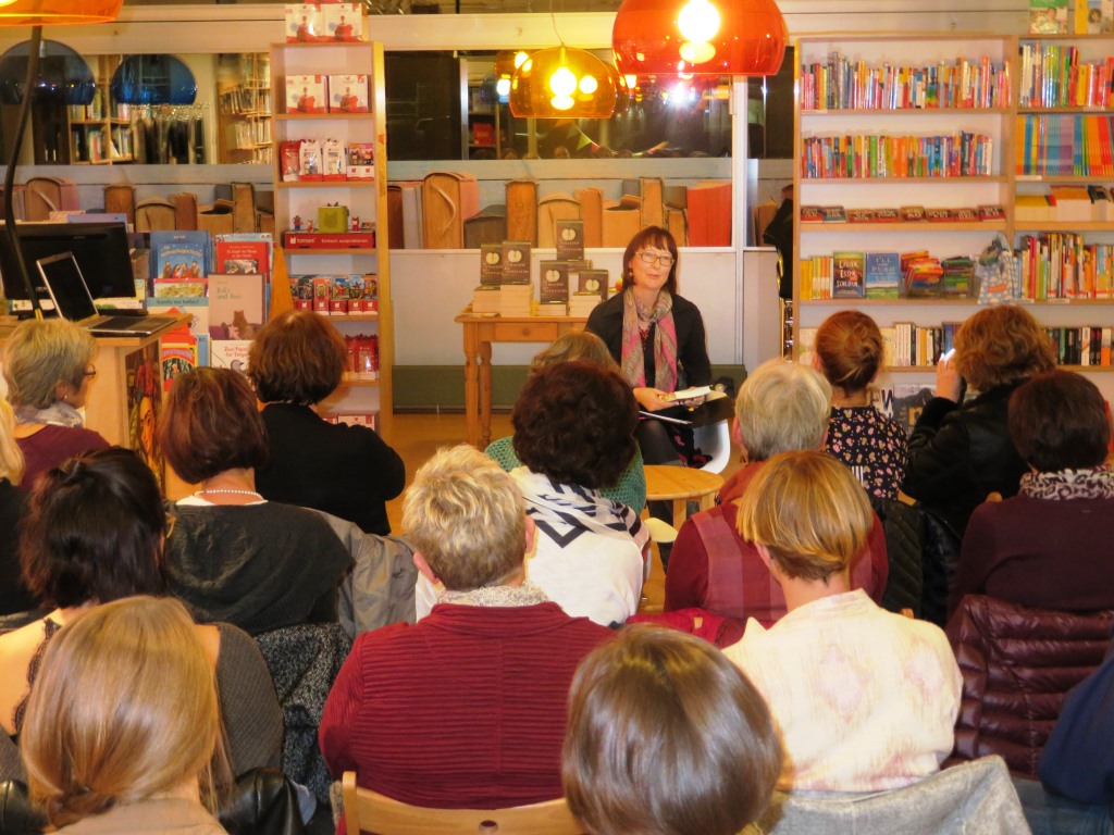 Sch&ouml;ne Atmosph&auml;re in Grimms Buchhandlung.