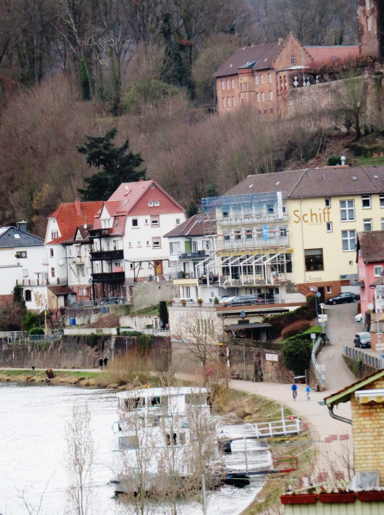 Das Schiff steht schon bereit.