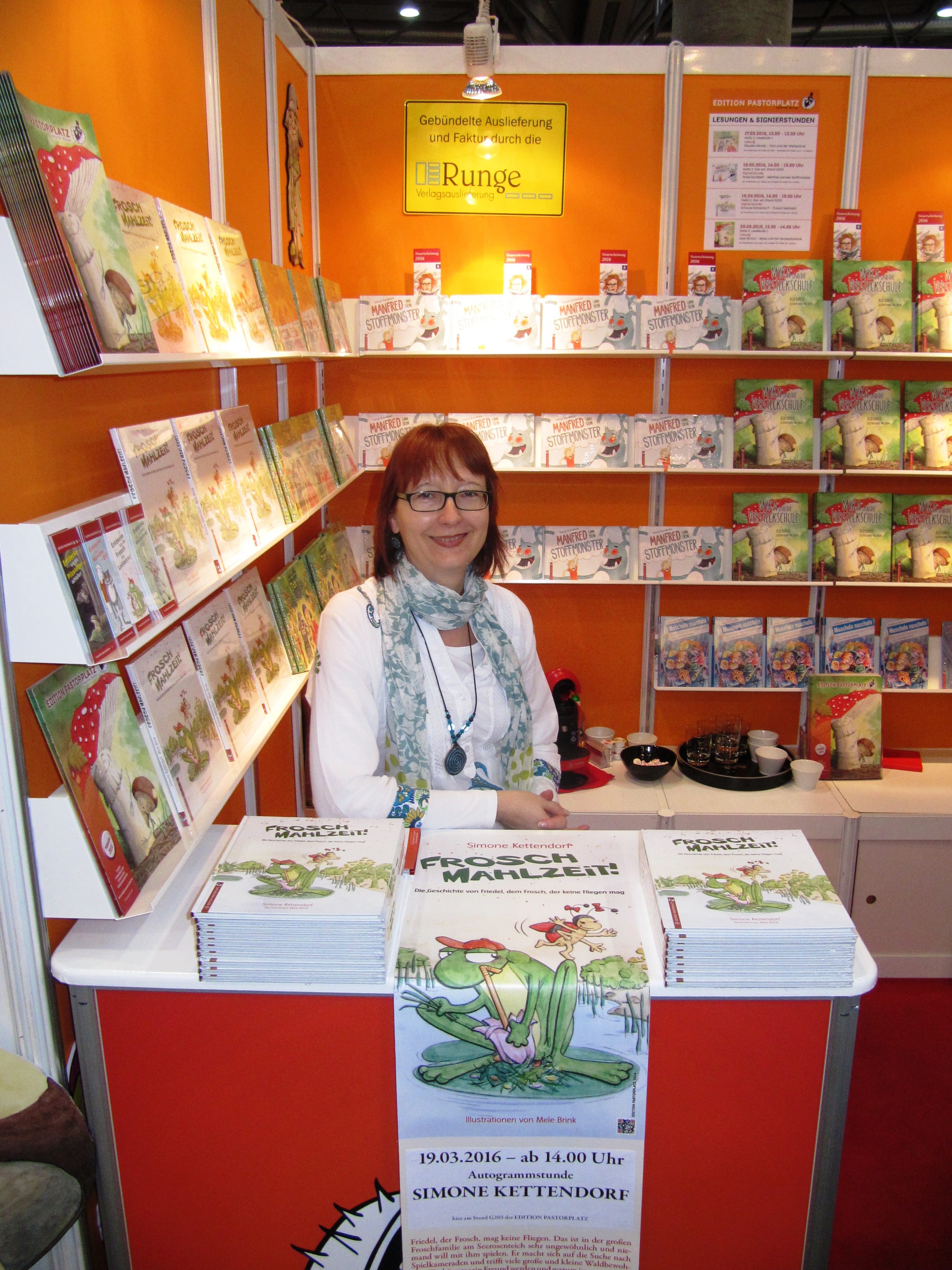 Im Hintergrund meine Froschb&uuml;cher und viele andere sch&ouml;ne Kinderb&uuml;cher
