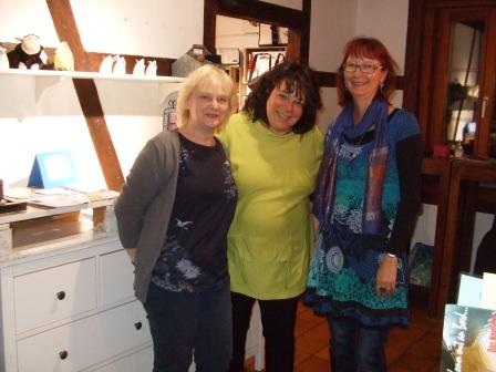 Mit Simone vom Caf&eacute; Fachwerkhaus und der Autorin Uschi Gassler.